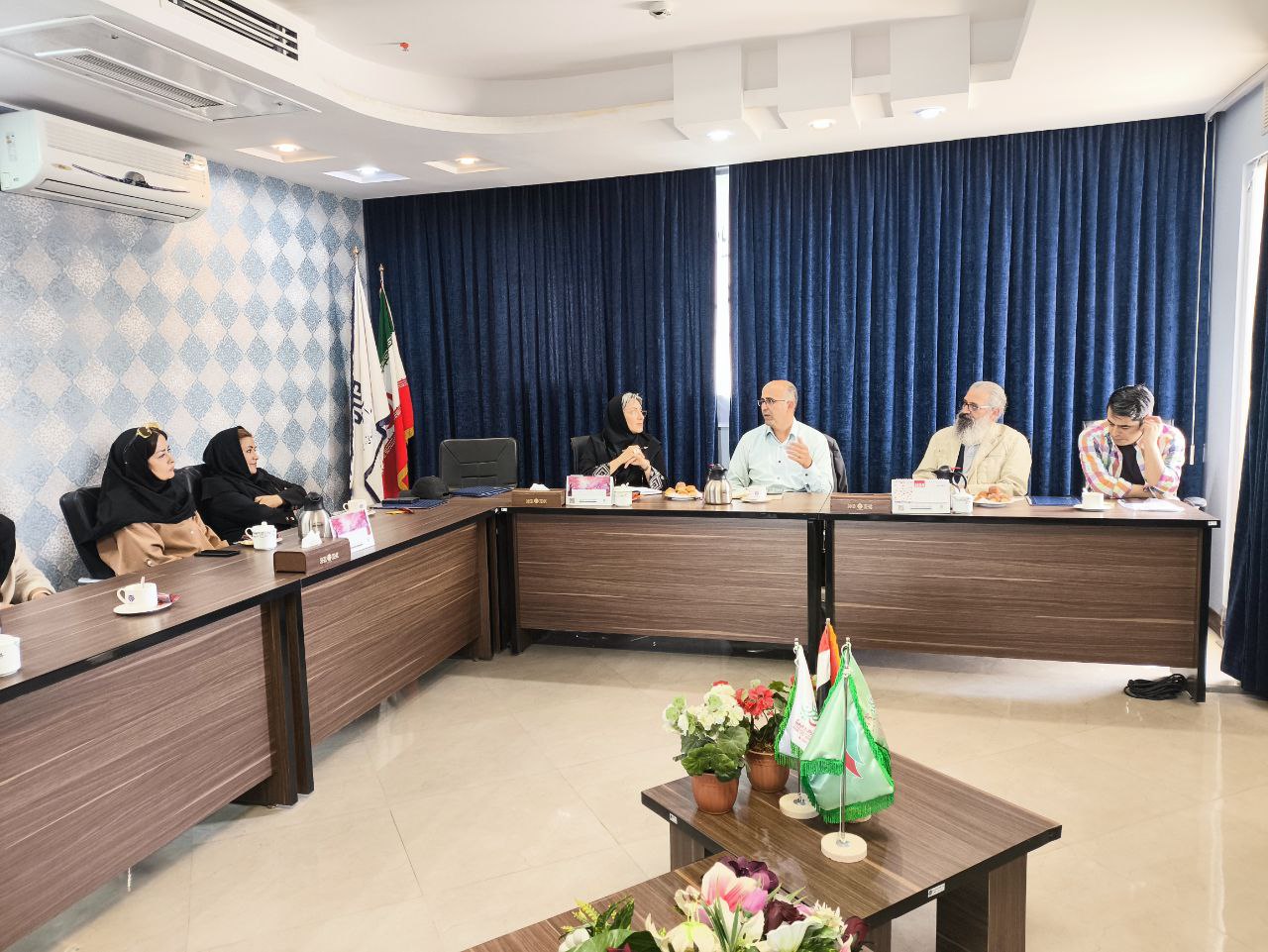 برگزاری جلسه گروه نقاشی با حضور معاون آموزشی