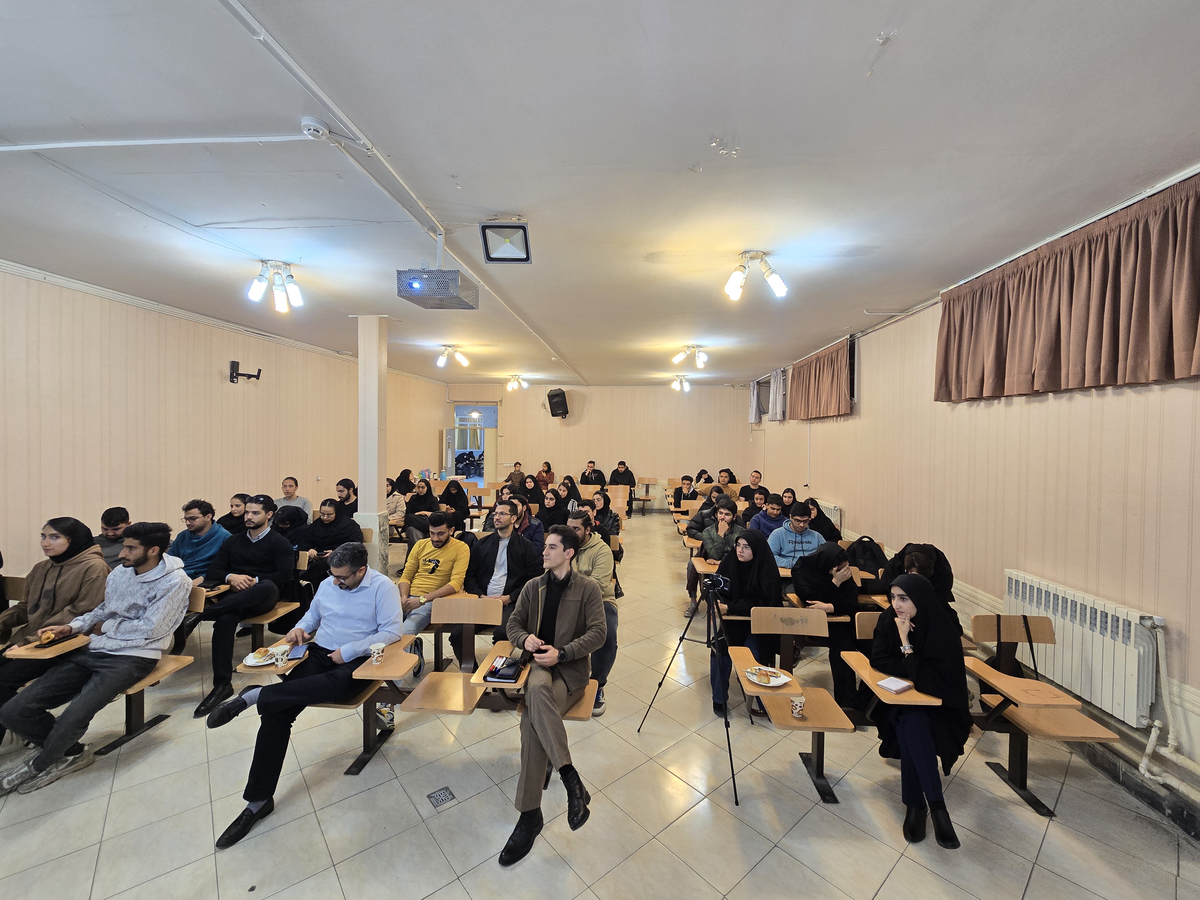 برگزاری جلسه دوستانه انجمن کامپیوتر با دانشجویان این رشته